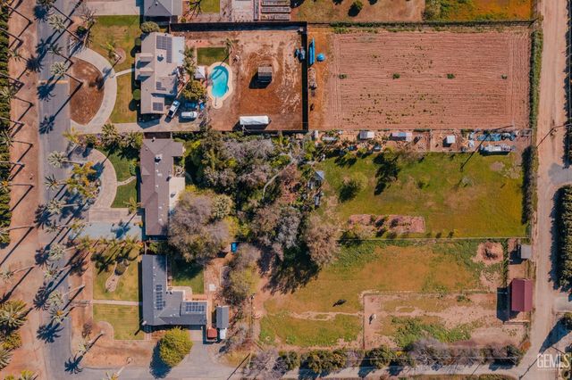 915 S Strathmore Avenue N, Lindsay, CA 93247