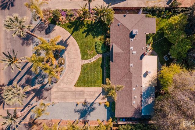 915 S Strathmore Avenue N, Lindsay, CA 93247