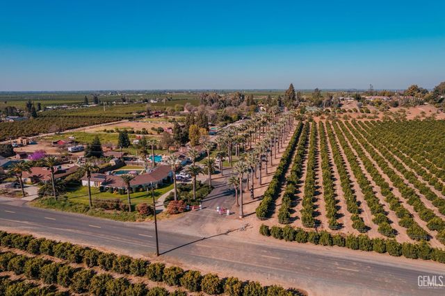 915 S Strathmore Avenue N, Lindsay, CA 93247