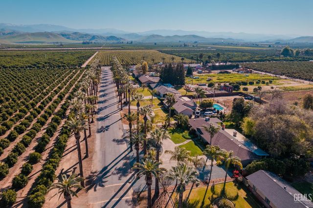 915 S Strathmore Avenue N, Lindsay, CA 93247