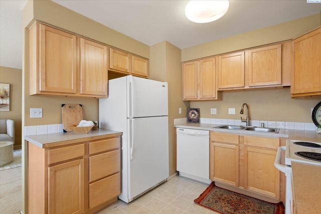 3121 W Hood Ave Apt I204, Kennewick, WA 99336