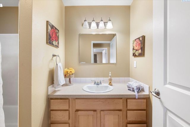 3121 W Hood Ave Apt I204, Kennewick, WA 99336