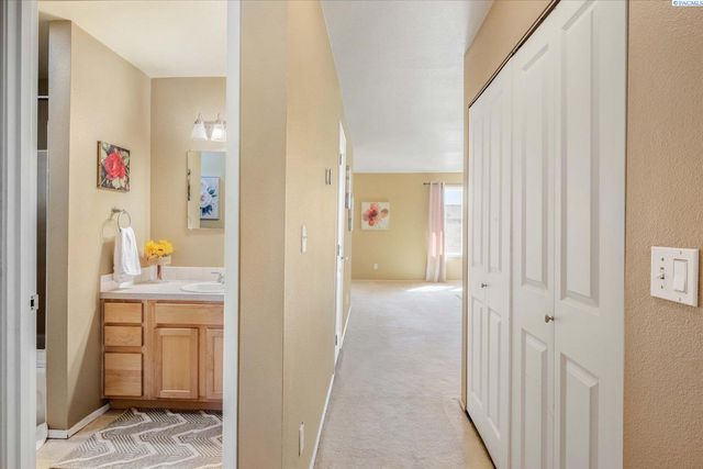 3121 W Hood Ave Apt I204, Kennewick, WA 99336