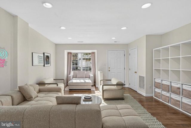 42996 ASTELL ST, Chantilly, VA 20152