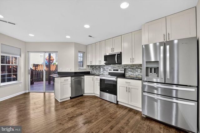 42996 ASTELL ST, Chantilly, VA 20152