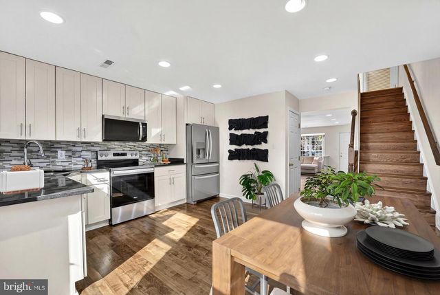 42996 ASTELL ST, Chantilly, VA 20152