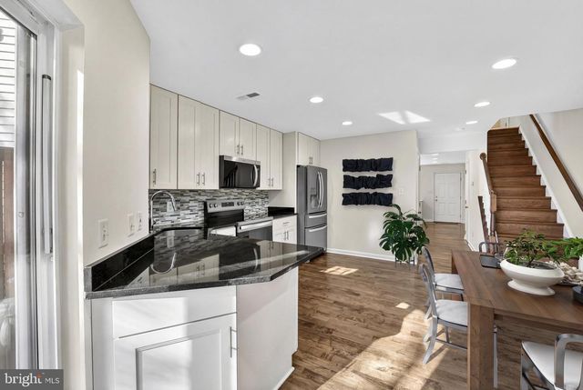 42996 ASTELL ST, Chantilly, VA 20152