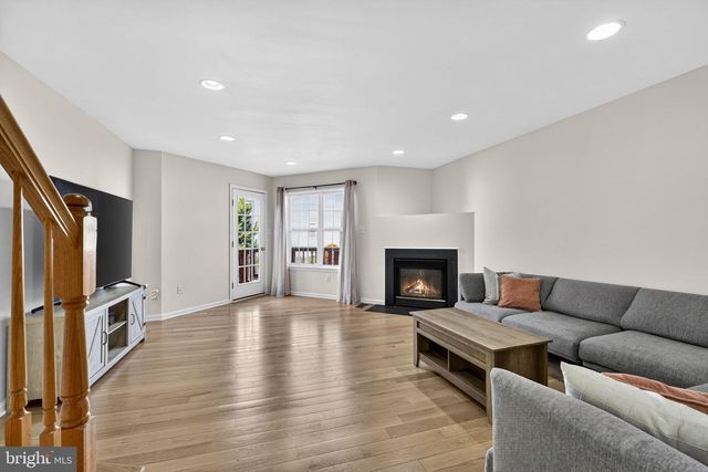 42996 ASTELL ST, Chantilly, VA 20152