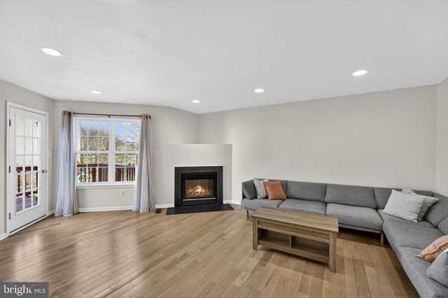 42996 ASTELL ST, Chantilly, VA 20152