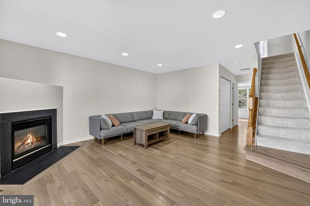 42996 ASTELL ST, Chantilly, VA 20152