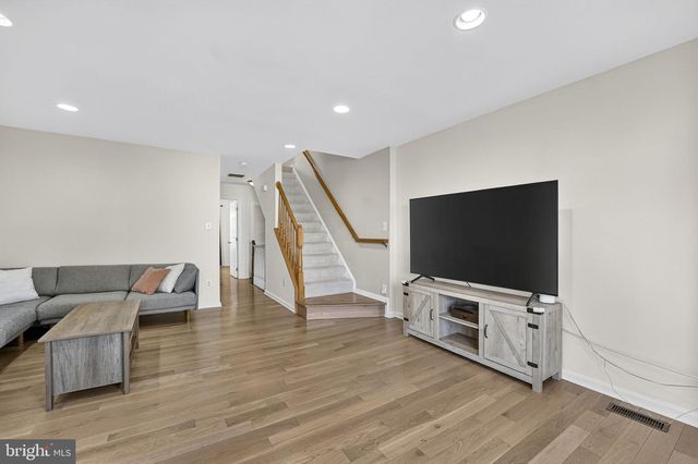 42996 ASTELL ST, Chantilly, VA 20152