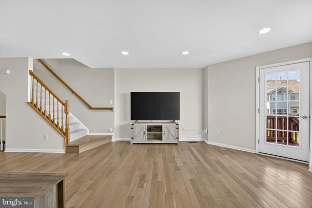 42996 ASTELL ST, Chantilly, VA 20152