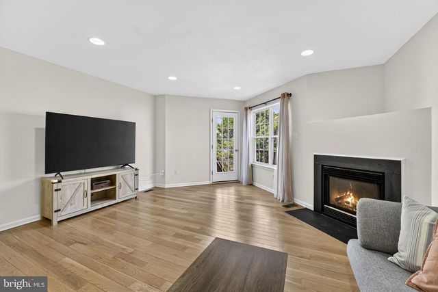 42996 ASTELL ST, Chantilly, VA 20152