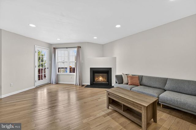 42996 ASTELL ST, Chantilly, VA 20152