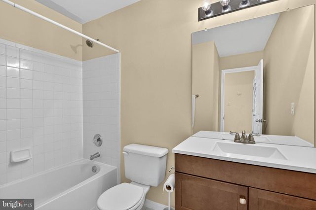 42996 ASTELL ST, Chantilly, VA 20152