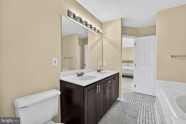 42996 ASTELL ST, Chantilly, VA 20152