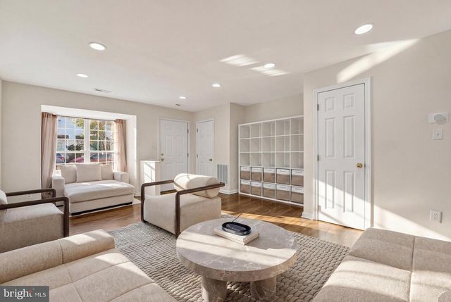 42996 ASTELL ST, Chantilly, VA 20152