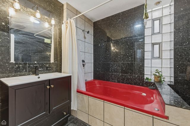 822 N Wood Street, Chicago, IL 60622