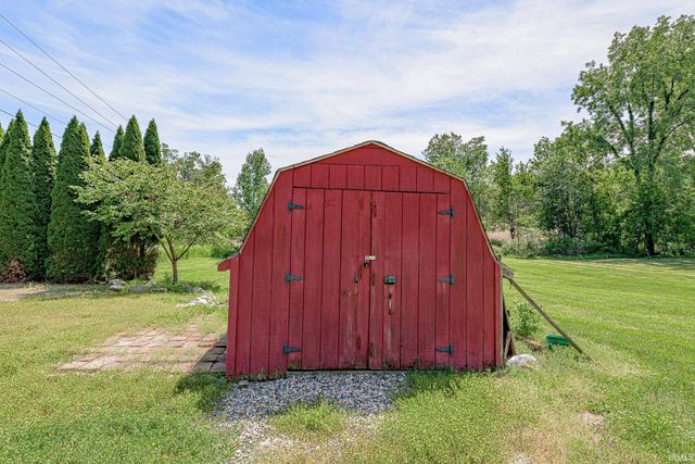 9100 E 500 S, Wolcottville, IN 46795