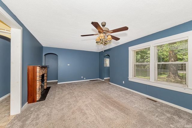 9100 E 500 S, Wolcottville, IN 46795
