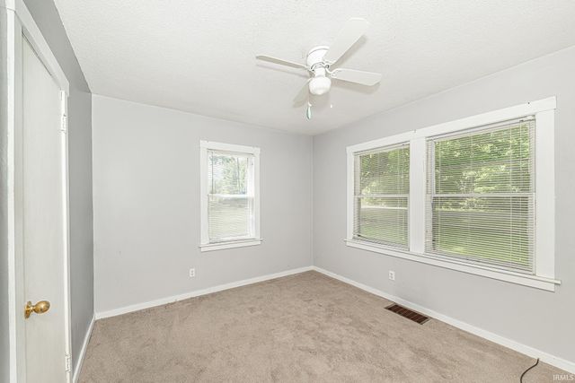 9100 E 500 S, Wolcottville, IN 46795