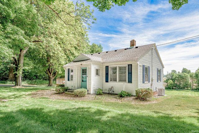 9100 E 500 S, Wolcottville, IN 46795