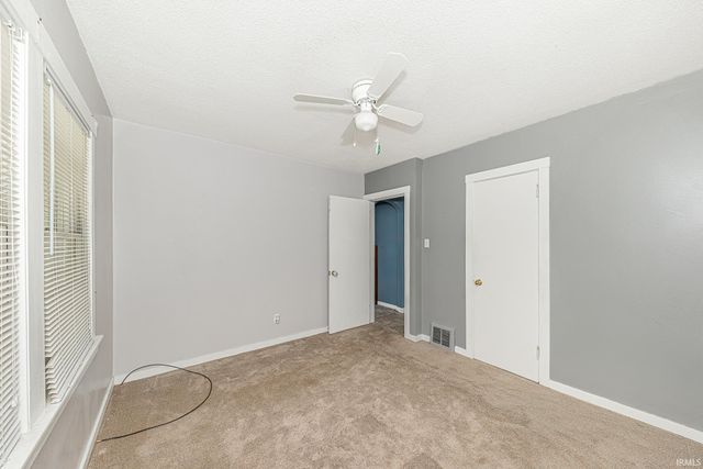 9100 E 500 S, Wolcottville, IN 46795