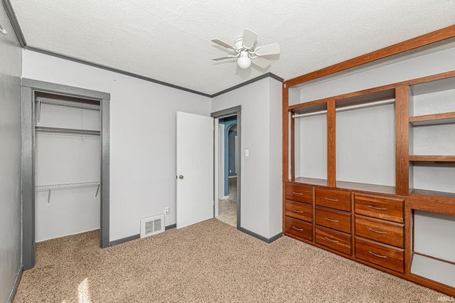 9100 E 500 S, Wolcottville, IN 46795