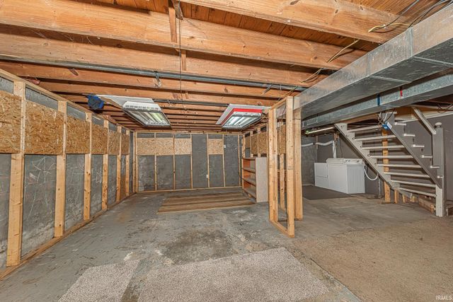 9100 E 500 S, Wolcottville, IN 46795