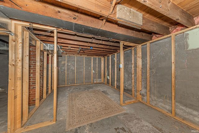 9100 E 500 S, Wolcottville, IN 46795