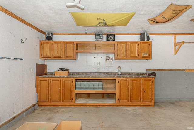 9100 E 500 S, Wolcottville, IN 46795
