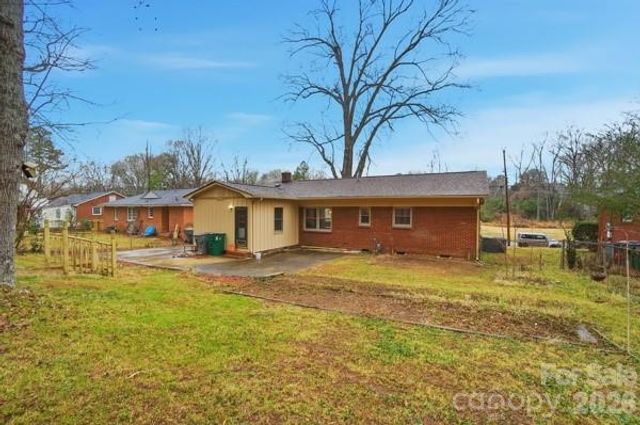 5326 Dolphin Lane, Charlotte, NC 28215