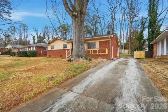 5326 Dolphin Lane, Charlotte, NC 28215