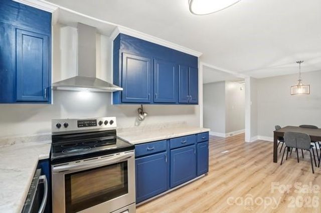 5326 Dolphin Lane, Charlotte, NC 28215