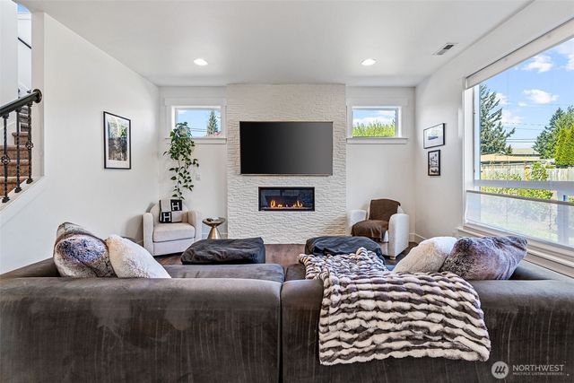 20803 9th Place W, Lynnwood, WA 98036