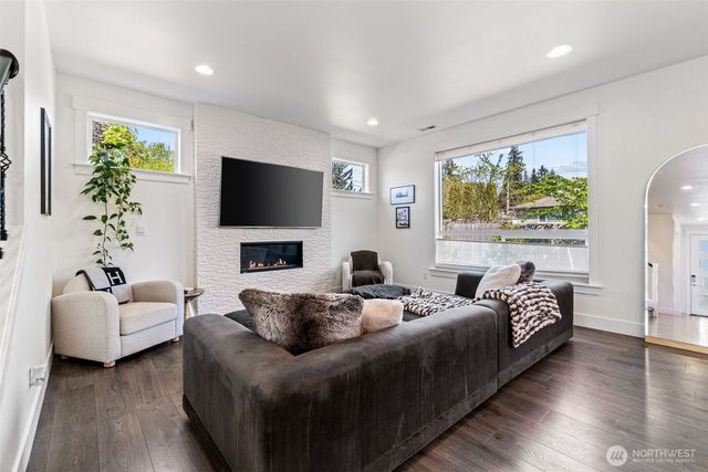 20803 9th Place W, Lynnwood, WA 98036