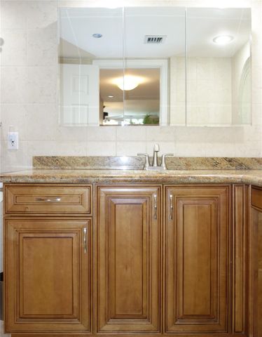 625 Oaks Drive 302, Pompano Beach, FL 33069