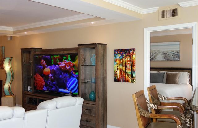 625 Oaks Drive 302, Pompano Beach, FL 33069