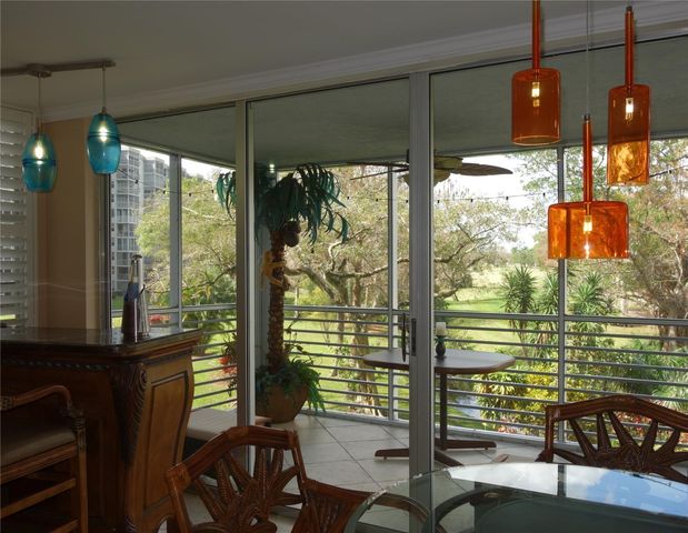 625 Oaks Drive 302, Pompano Beach, FL 33069