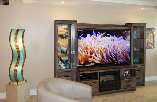 625 Oaks Drive 302, Pompano Beach, FL 33069