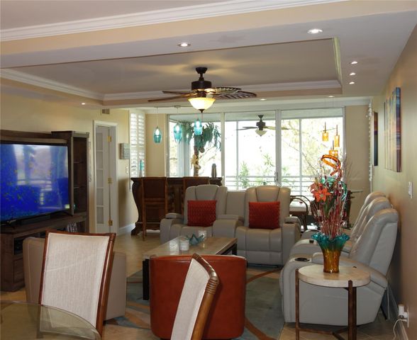 625 Oaks Drive 302, Pompano Beach, FL 33069