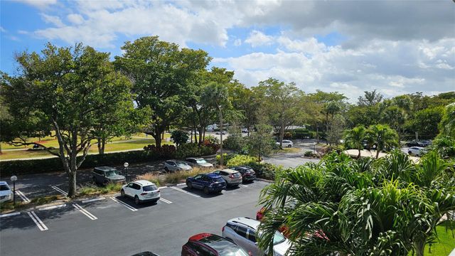 625 Oaks Drive 302, Pompano Beach, FL 33069