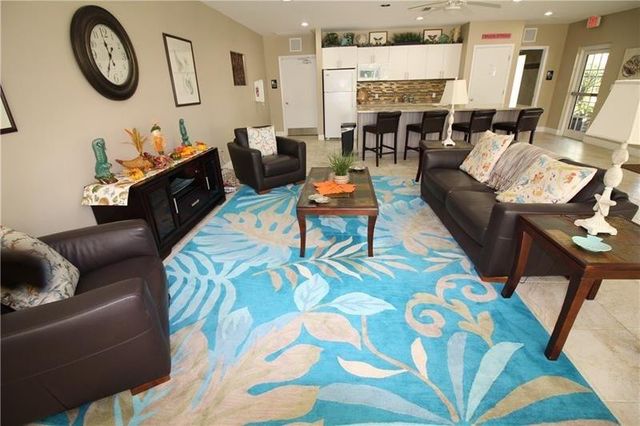 625 Oaks Drive 302, Pompano Beach, FL 33069