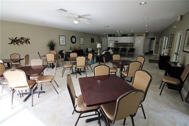 625 Oaks Drive 302, Pompano Beach, FL 33069