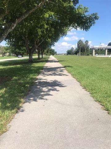 625 Oaks Drive 302, Pompano Beach, FL 33069