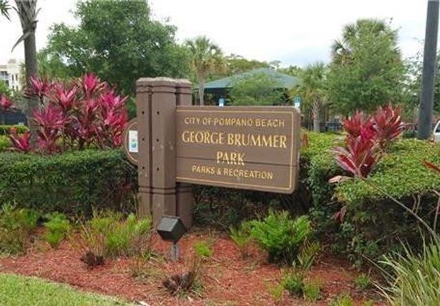 625 Oaks Drive 302, Pompano Beach, FL 33069