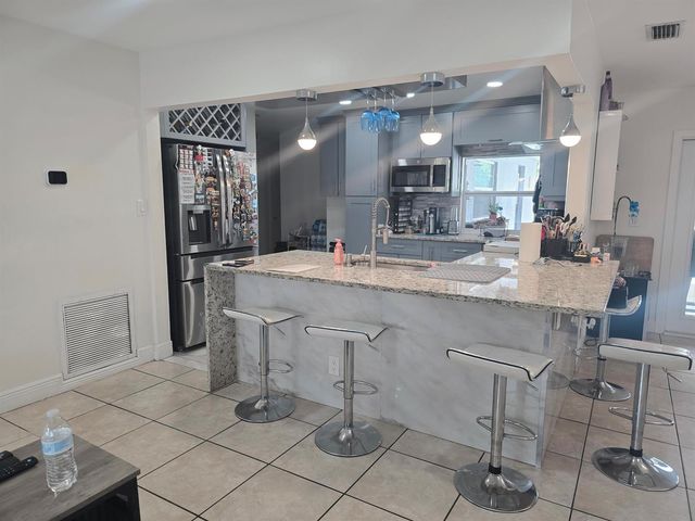 7811 NW 40th Court NW, Coral Springs, FL 33065