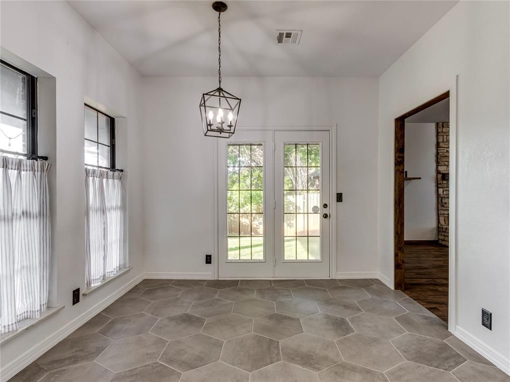 Image 12 of property listing at 13300 Shady Lane Court, Oklahoma City, OK 73131