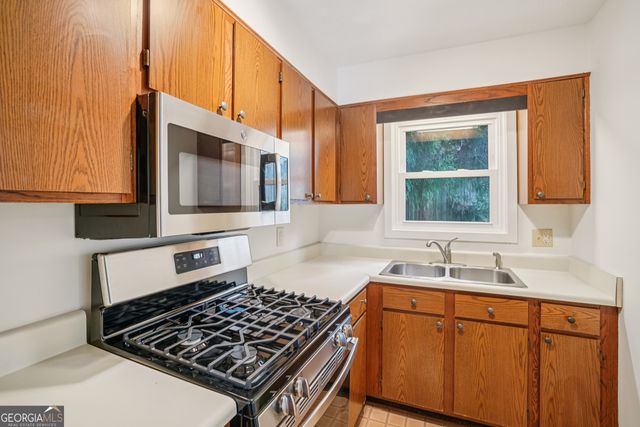7898 Norris Lake Road, Snellville, GA 30039