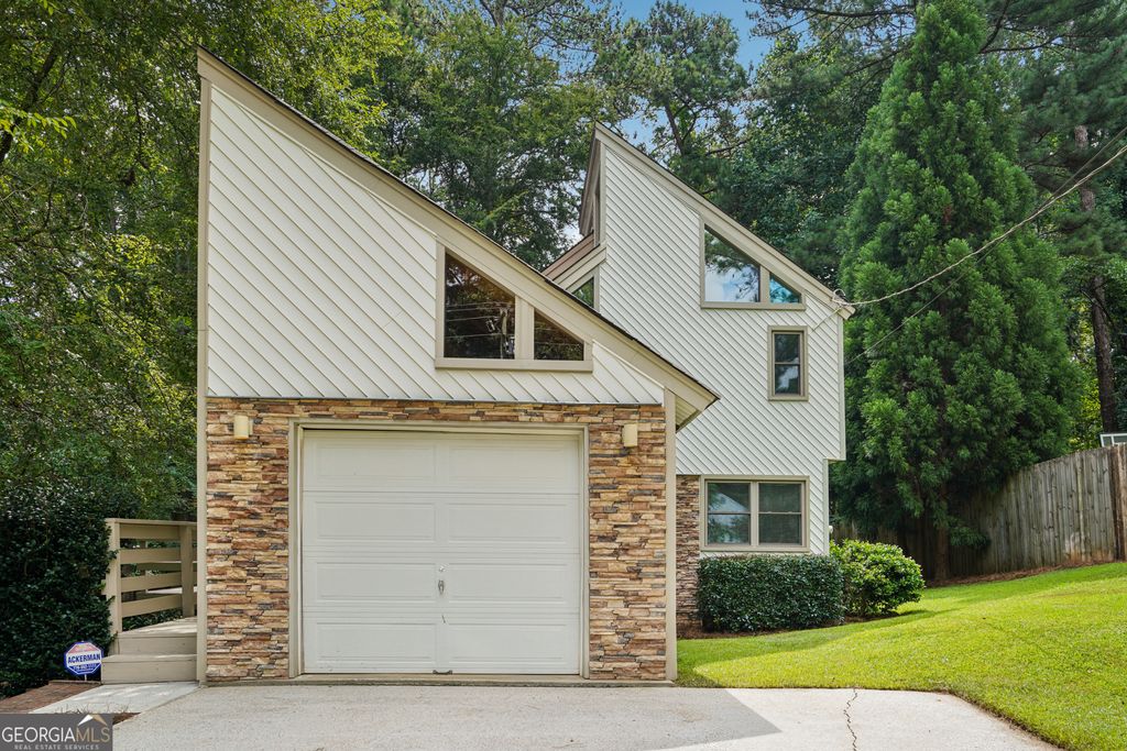 7898 Norris Lake Road, Snellville, GA 30039